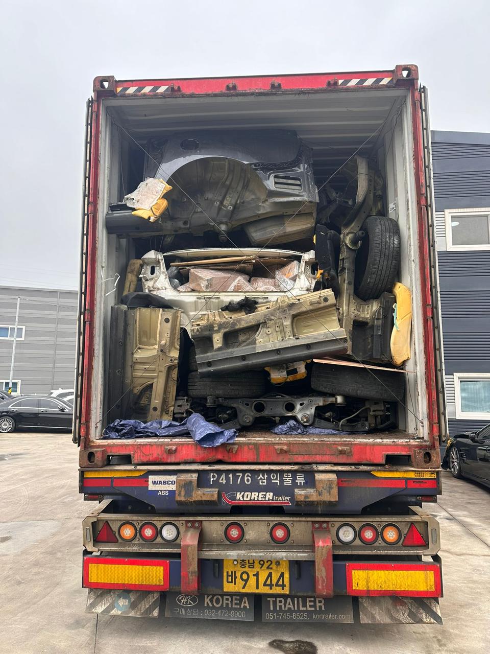 Запчасти в ящике