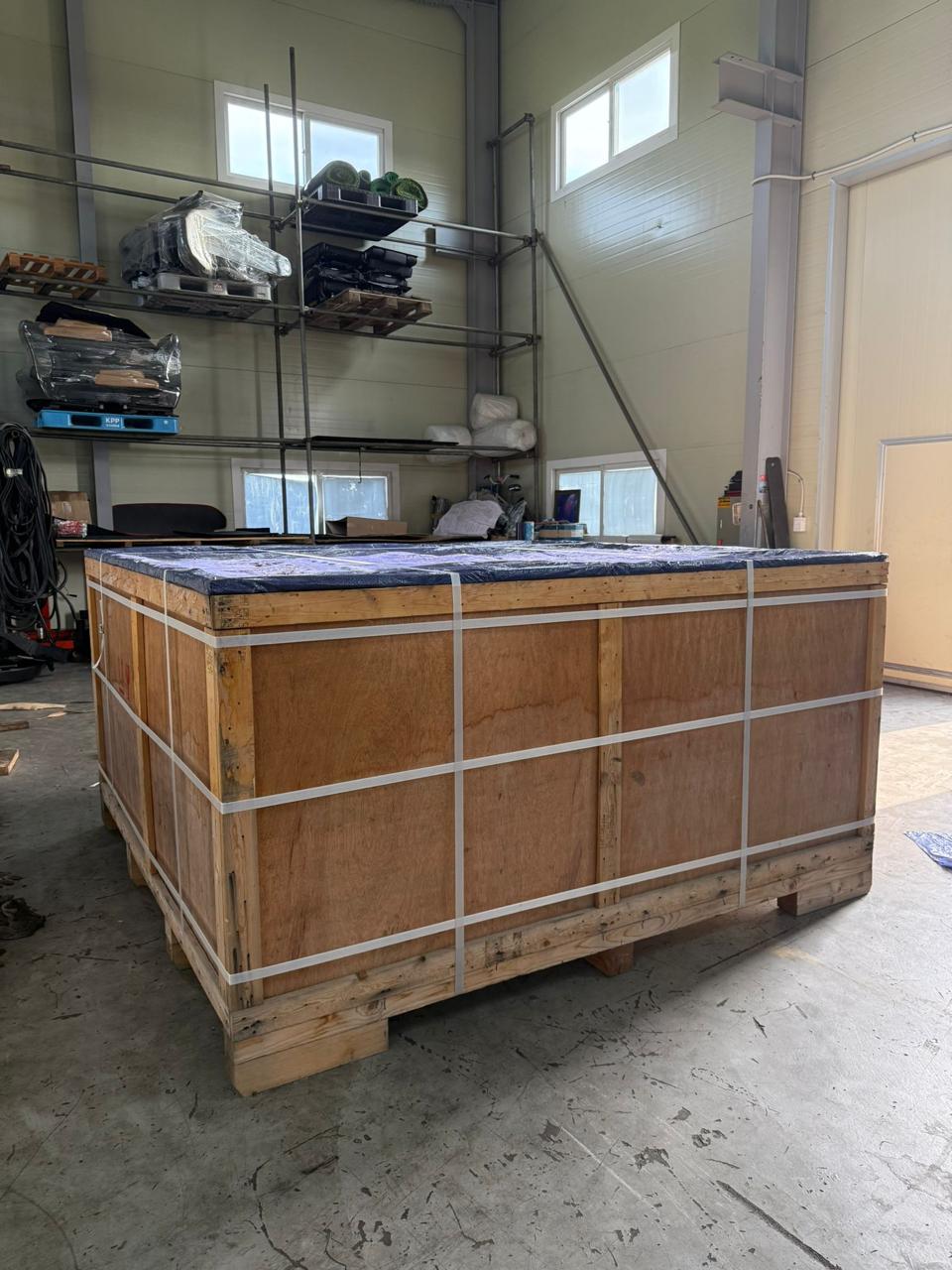 Коробка на складе