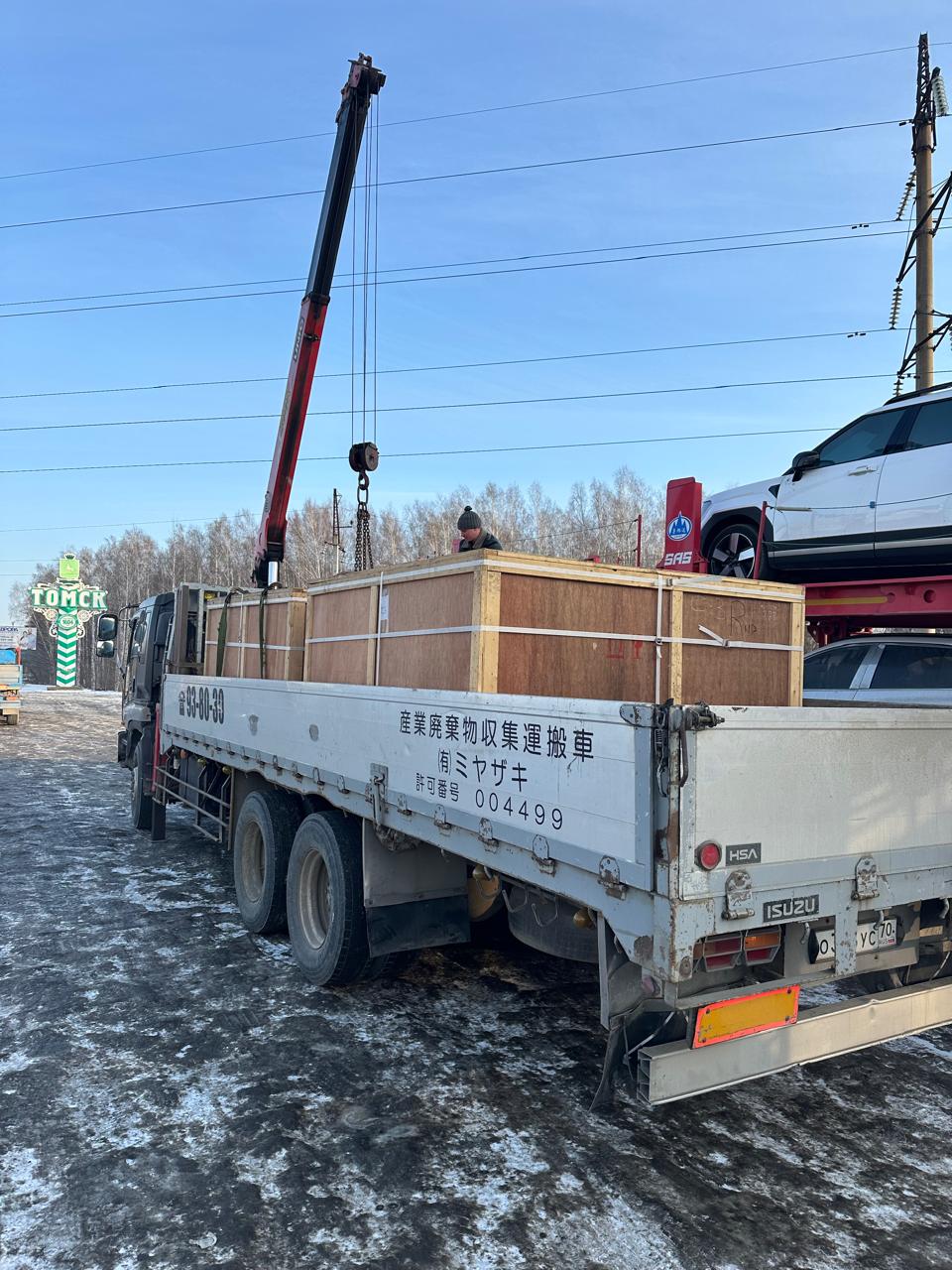 Автомобиль на площадке